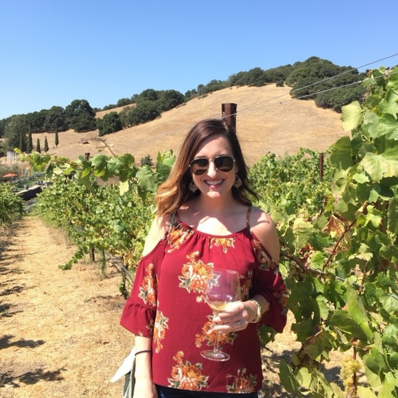 Meet your Posher, Laura - Picture 2 of 3